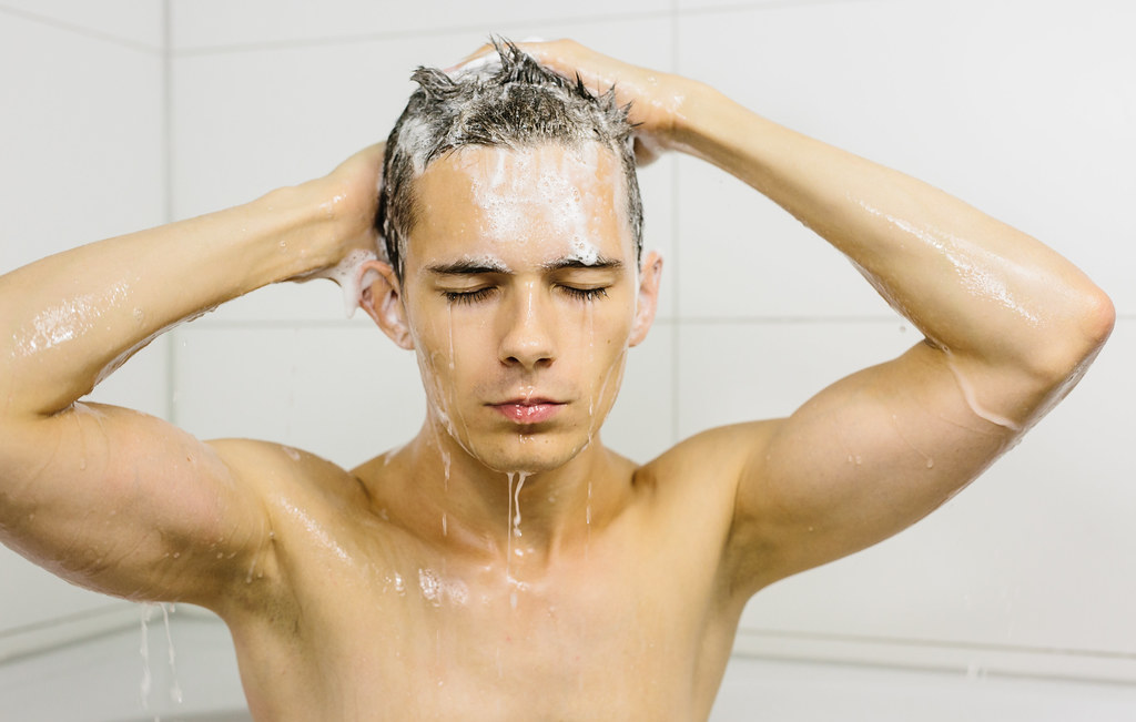 Man washing hair | Daniel Foster CC via Flickr